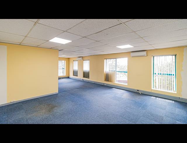 235M² OFFICE TO LET IN FERNDALE